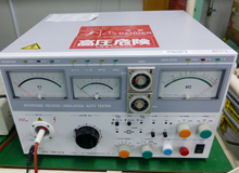 コネクタ、耐電圧試験器